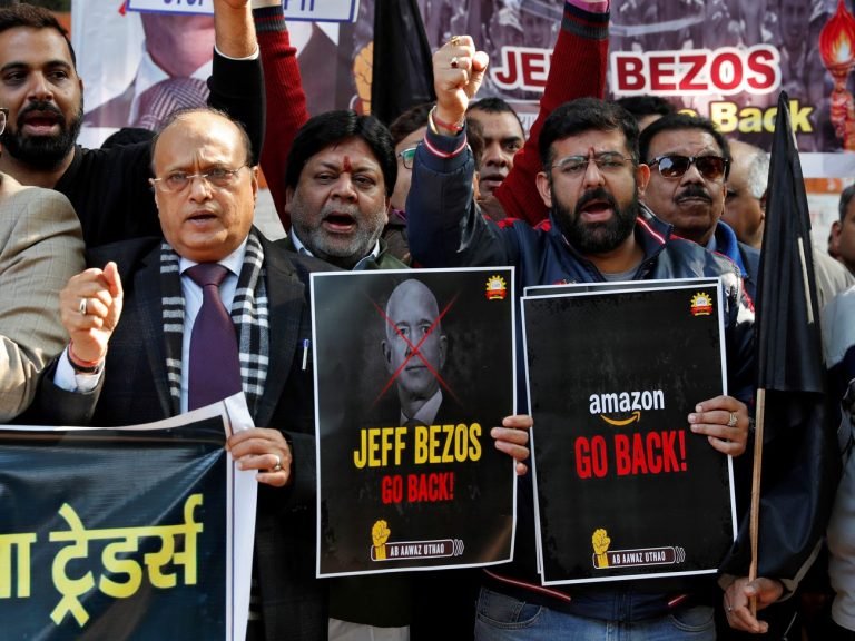 Indian Shop Owners Protest Against Amazon Expansion