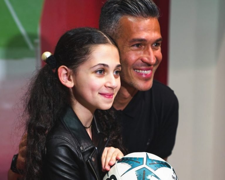 Liverpool FC Fans Meet Former Player Luis Garcia in Dubai