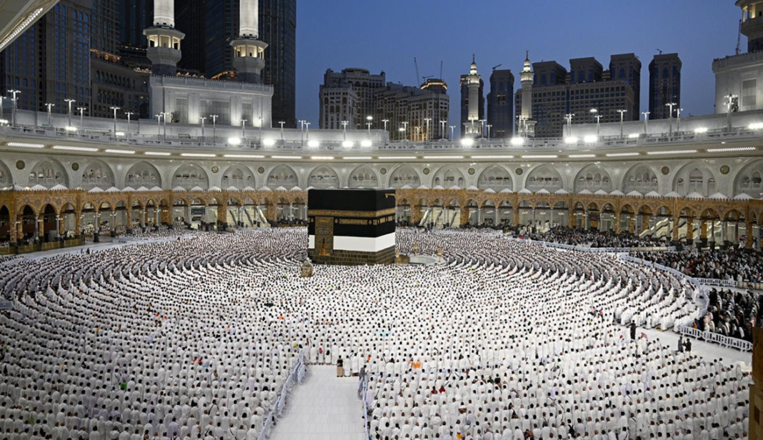 Saudi Arabia Resumes Umrah Visas as New Season Begins Saudi Arabia Resumes Umrah Visas as New Season Begins