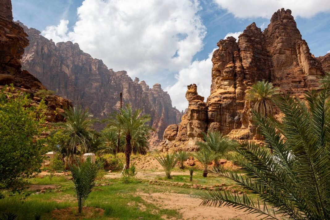 Western Tabuk mountains draw visitors with red sand views Western Tabuk mountains draw visitors with red sand views